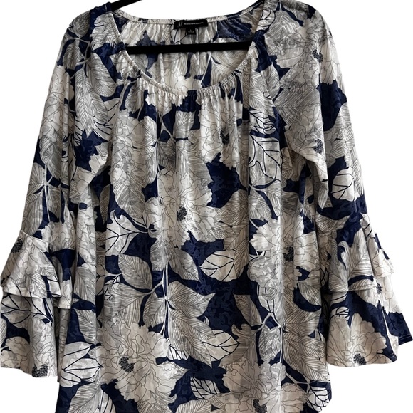 INC Internationals Cute floral Peasant top size Large - Picture 1 of 7